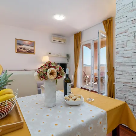 Tonina Apartment